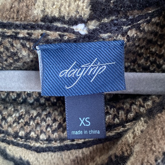 Daytrip Oversized Sweater Size XS camo zebra print from Buckle - Picture 5 of 7